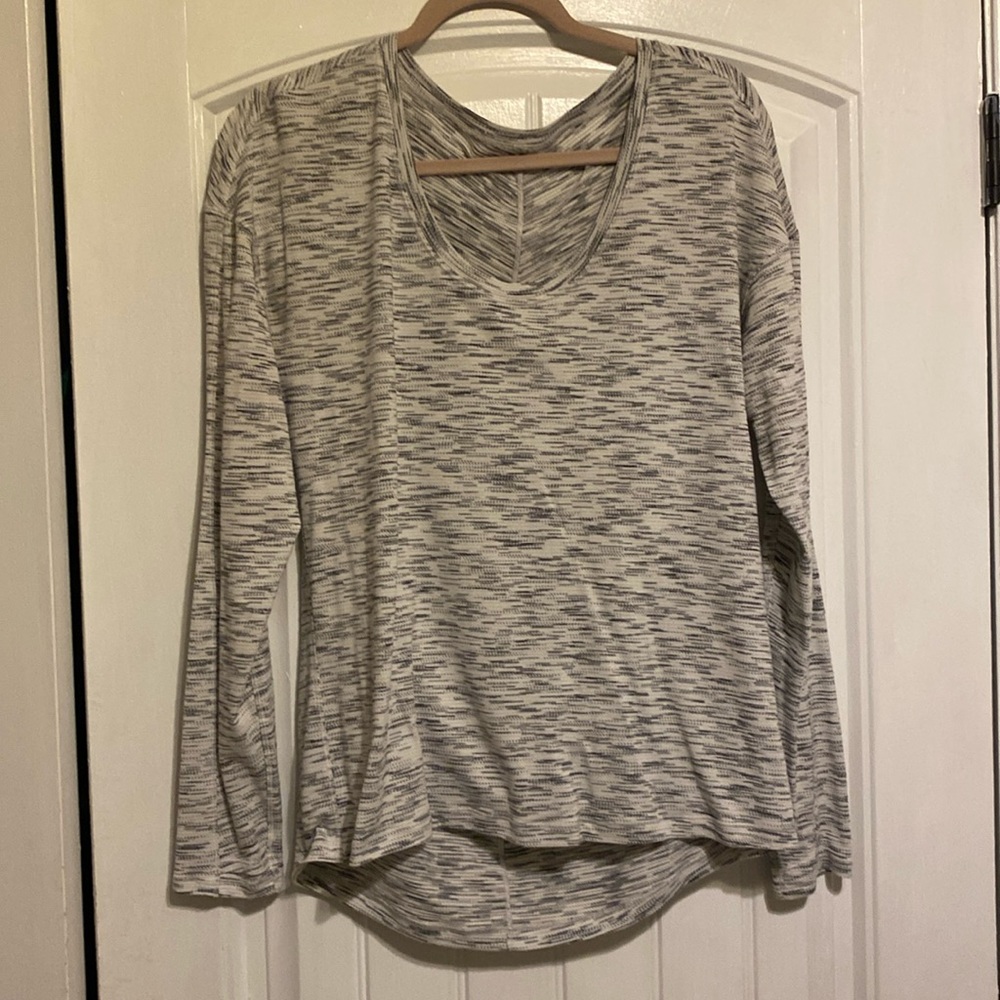 Lululemon meant to move long sleeve - size 8